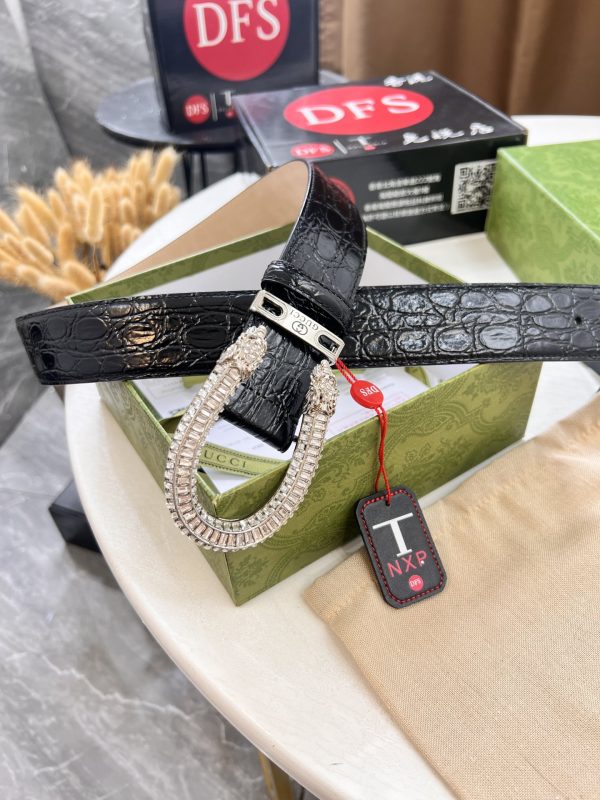 Gucci Mã Sâm mới với sắt gạch, kim loại, vải thiều, da cá sấu nguyên bản