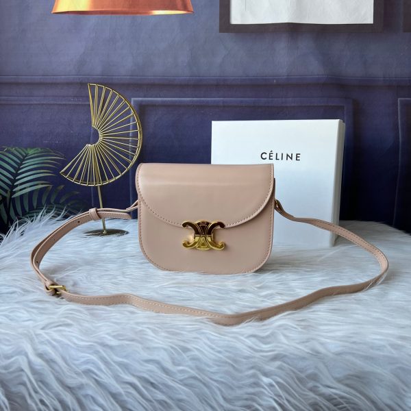 CELINE: Vách ngăn kim loại vàng bên trong