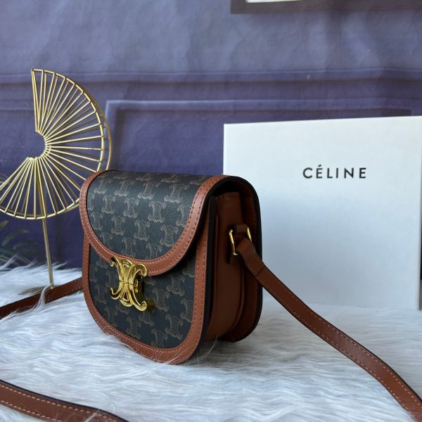 CELINE: Vách ngăn kim loại vàng bên trong
