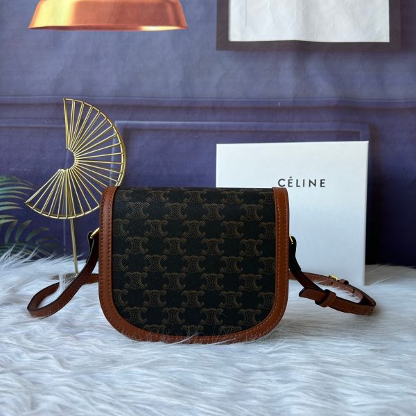CELINE: Vách ngăn kim loại vàng bên trong