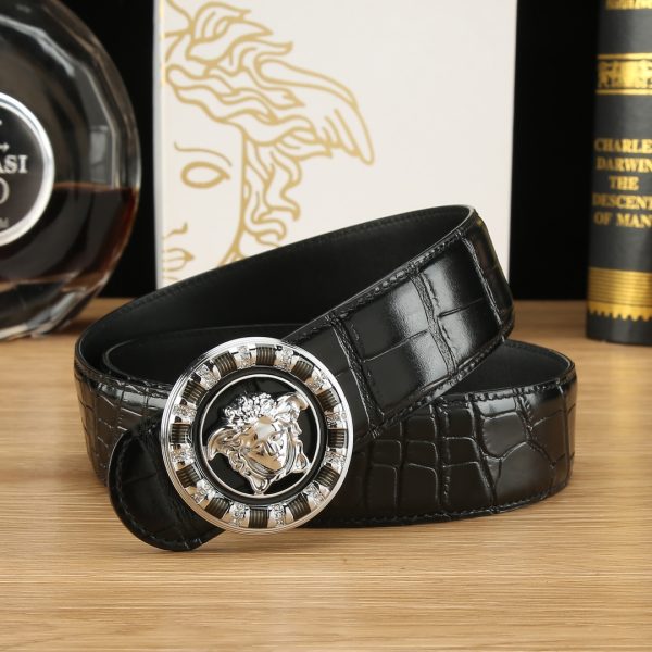 Cái nút thép không gỉ cao cấp Versace, rộng 3.8cm, được trang bị da bò hai mặt nhập khẩu từ Ý