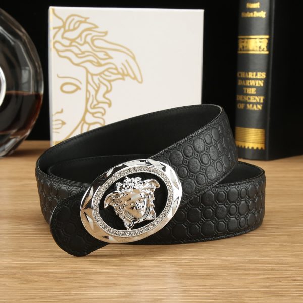 Cái nút thép không gỉ cao cấp Versace, rộng 3.8cm, được trang bị da bò hai mặt nhập khẩu từ Ý