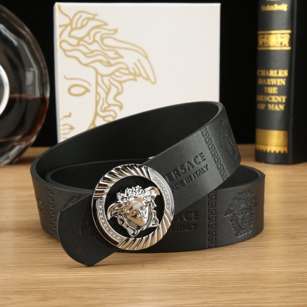 Cái nút thép không gỉ cao cấp Versace, rộng 3.8cm, được trang bị da bò hai mặt nhập khẩu từ Ý