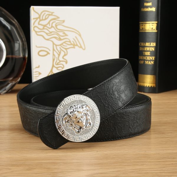 Cái nút thép không gỉ cao cấp Versace, rộng 3.8cm, được trang bị da bò hai mặt nhập khẩu từ Ý