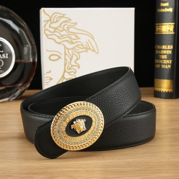 Cái nút thép không gỉ cao cấp Versace, rộng 3.8cm, được trang bị da bò hai mặt nhập khẩu từ Ý