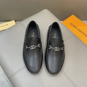 Đậu đậu, giày Louis Vuitton, người đàn ông