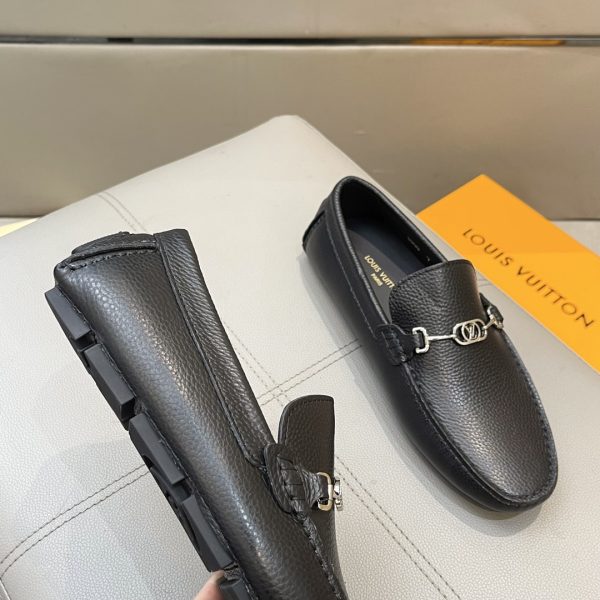 Đậu đậu, giày Louis Vuitton, người đàn ông