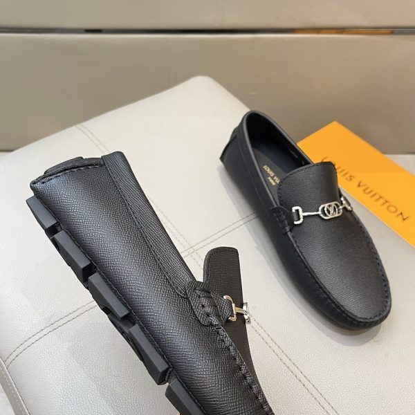 Đậu đậu, giày Louis Vuitton, người đàn ông