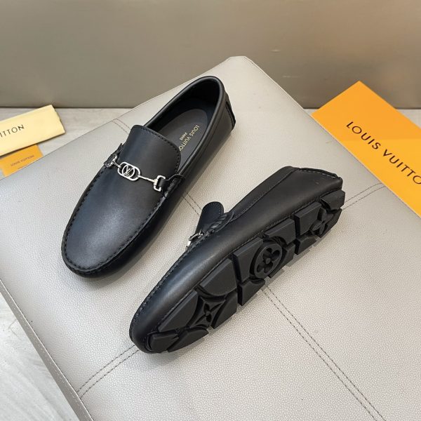 Đậu đậu, giày Louis Vuitton, người đàn ông