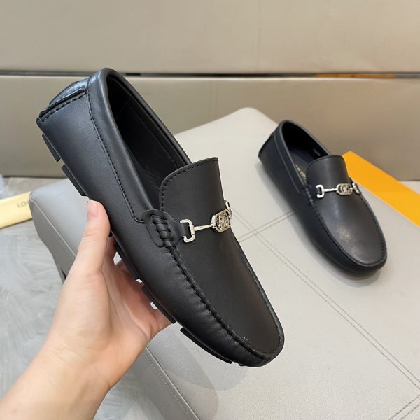 Đậu đậu, giày Louis Vuitton, người đàn ông