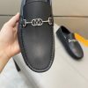 Đậu đậu, giày Louis Vuitton, người đàn ông