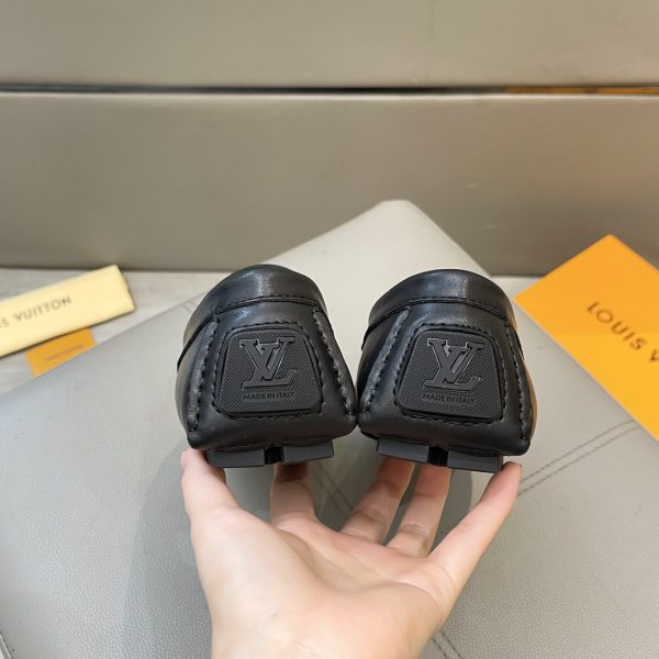 Đậu đậu, giày Louis Vuitton, người đàn ông