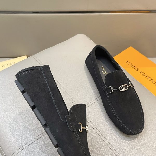 Đậu đậu, giày Louis Vuitton, người đàn ông
