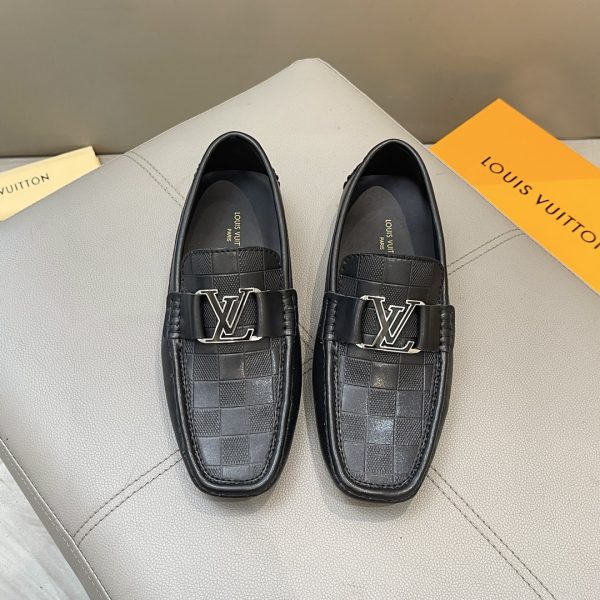Đậu đậu, giày Louis Vuitton, người đàn ông