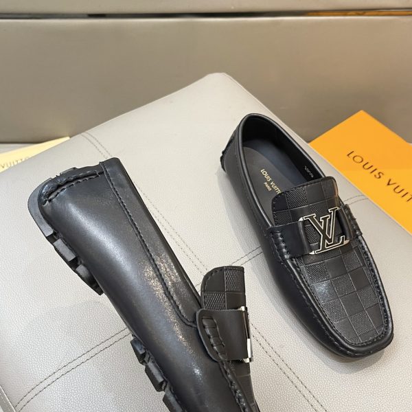Đậu đậu, giày Louis Vuitton, người đàn ông