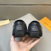 Đậu đậu, giày Louis Vuitton, người đàn ông