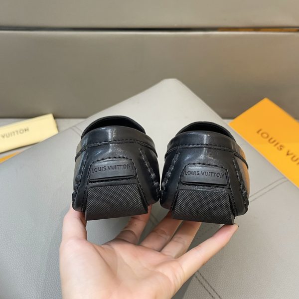 Đậu đậu, giày Louis Vuitton, người đàn ông