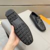 Đậu đậu, giày Louis Vuitton, người đàn ông
