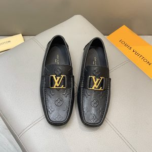 Đậu đậu, giày Louis Vuitton, người đàn ông