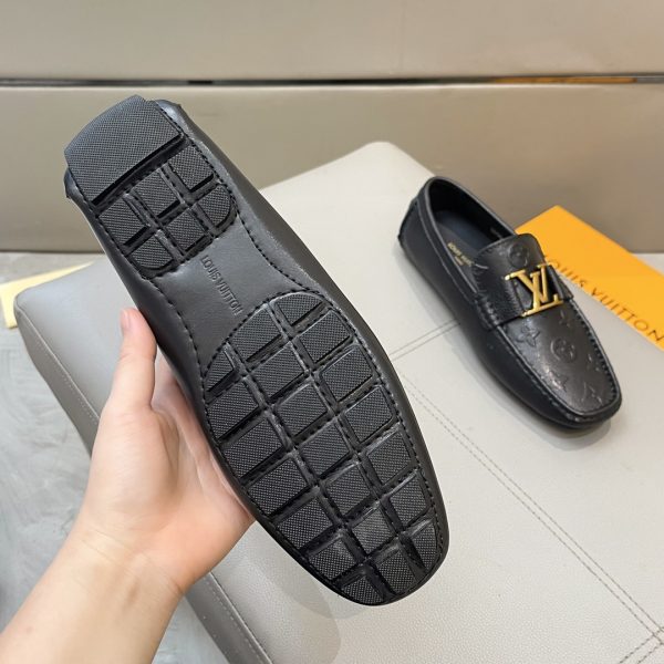 Đậu đậu, giày Louis Vuitton, người đàn ông
