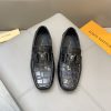 Đậu đậu, giày Louis Vuitton, người đàn ông