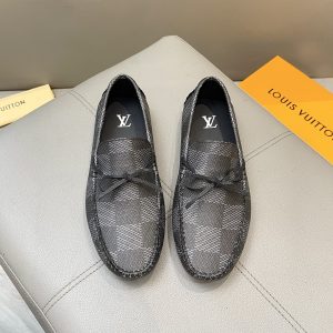 Đậu đậu, giày Louis Vuitton, người đàn ông