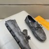 Đậu đậu, giày Louis Vuitton, người đàn ông