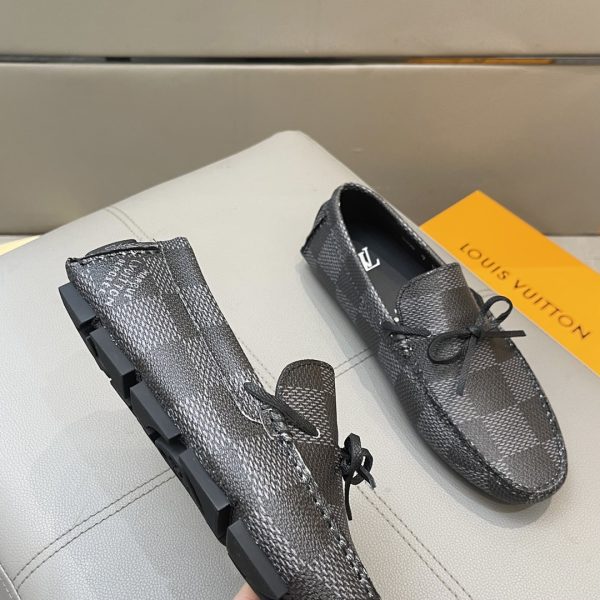 Đậu đậu, giày Louis Vuitton, người đàn ông