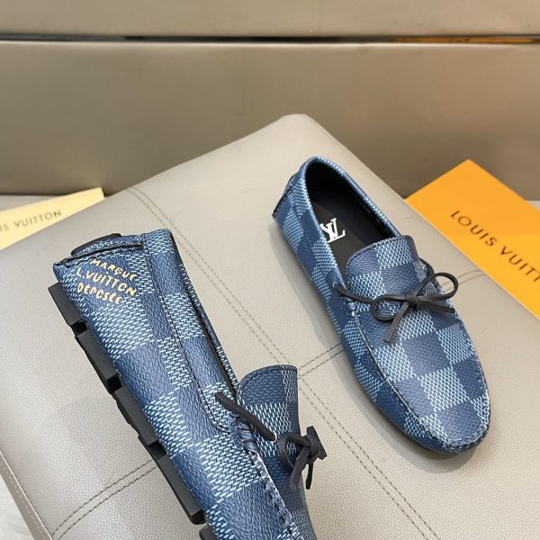 Đậu đậu, giày Louis Vuitton, người đàn ông