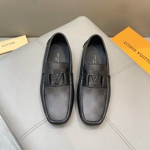 Đậu đậu, giày Louis Vuitton, người đàn ông