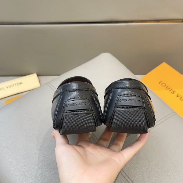 Đậu đậu, giày Louis Vuitton, người đàn ông
