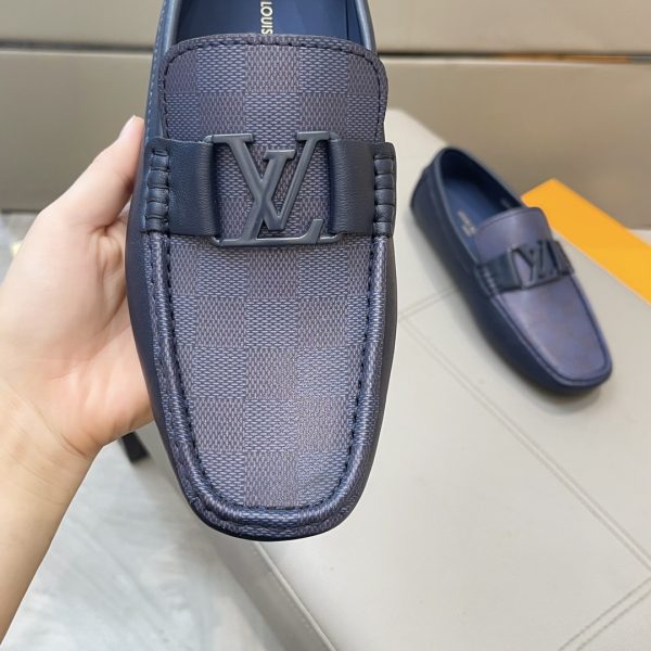 Đậu đậu, giày Louis Vuitton, người đàn ông