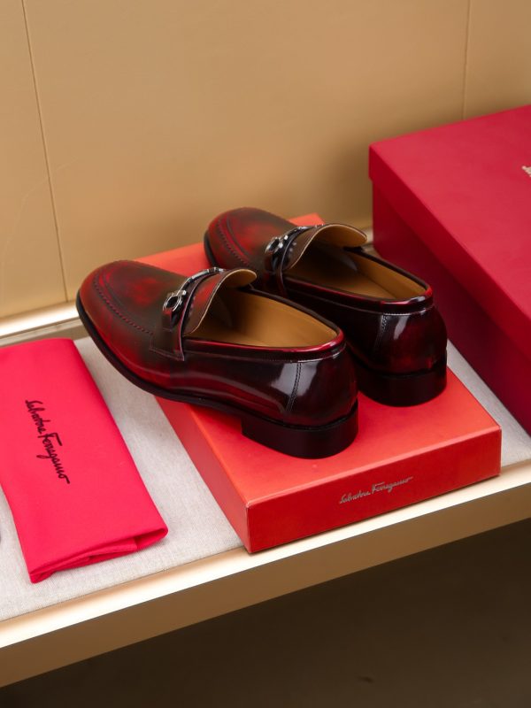 Ferragamo, giày thời trang, sáp, nước bò nhuộm