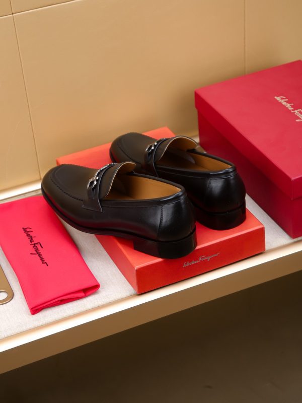 Ferragamo, giày thời trang, sáp, nước bò nhuộm