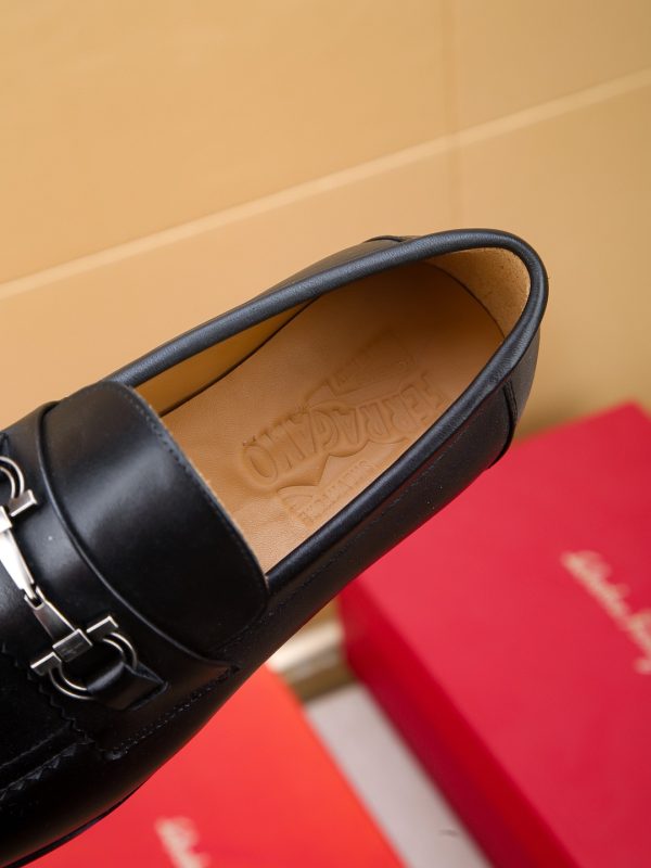 Ferragamo, giày thời trang, sáp, nước bò nhuộm