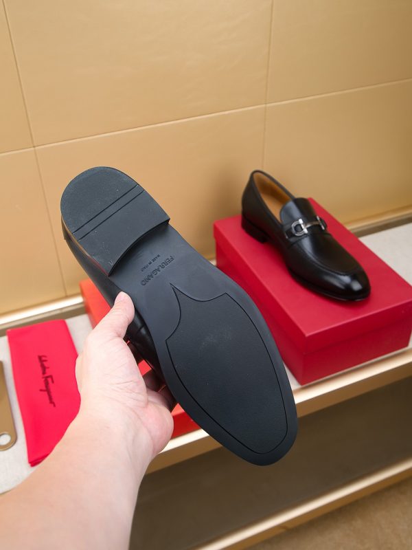 Ferragamo, giày thời trang, sáp, nước bò nhuộm