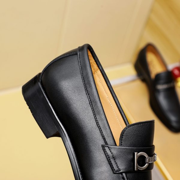 Ferragamo, giày thời trang, sáp, nước bò nhuộm