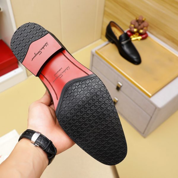 Ferragamo, giày thời trang, sáp, nước bò nhuộm