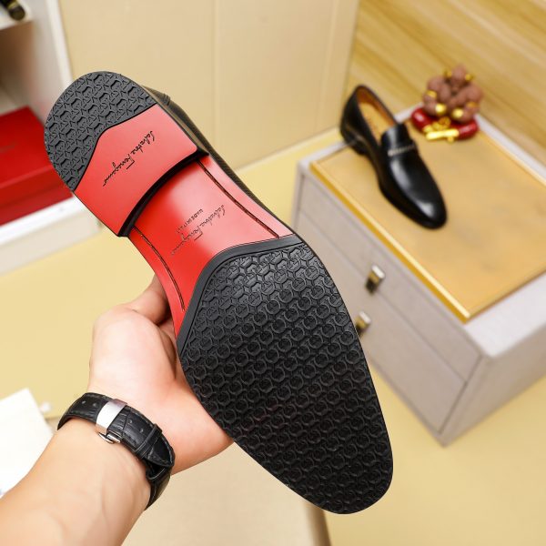 Ferragamo, giày thời trang, sáp, nước bò nhuộm