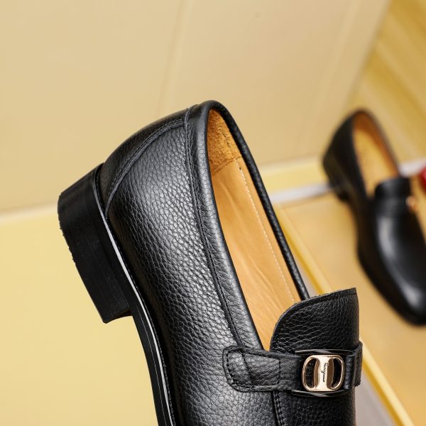 Ferragamo, giày thời trang, sáp, nước bò nhuộm