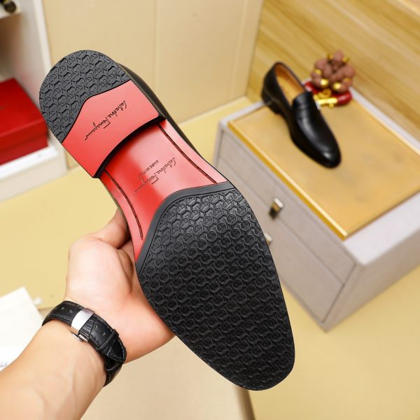 Ferragamo, giày thời trang, sáp, nước bò nhuộm