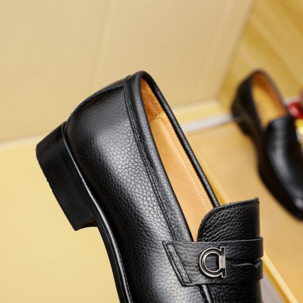 Ferragamo, giày thời trang, sáp, nước bò nhuộm