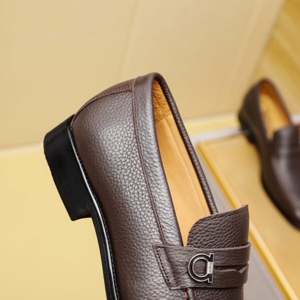 Ferragamo, giày thời trang, sáp, nước bò nhuộm
