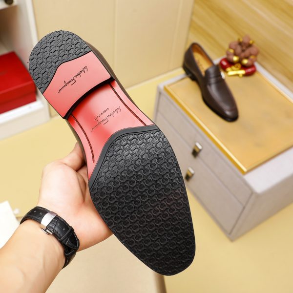 Ferragamo, giày thời trang, sáp, nước bò nhuộm