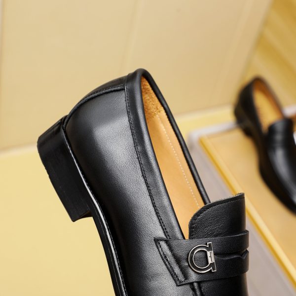 Ferragamo, giày thời trang, sáp, nước bò nhuộm