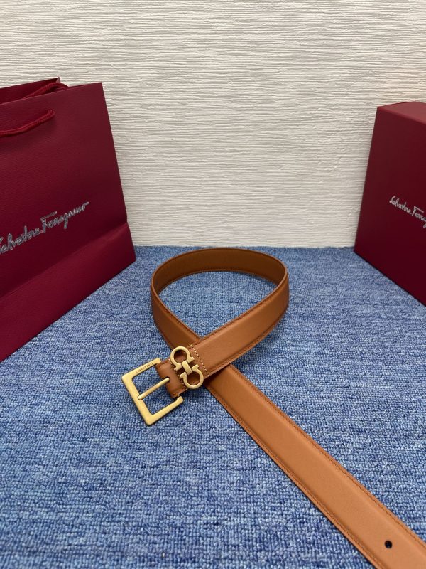 Ferragamo cài dây đai phụ nữ Chọn vật liệu cao cấp, da mềm mại và thân thiện