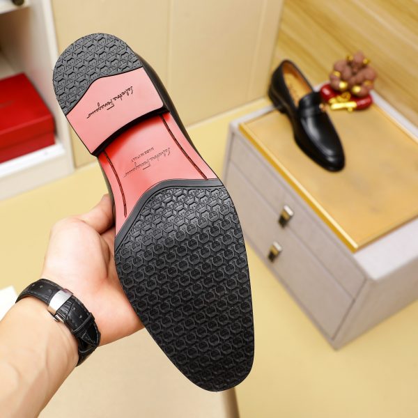 Ferragamo, giày thời trang, sáp, nước bò nhuộm