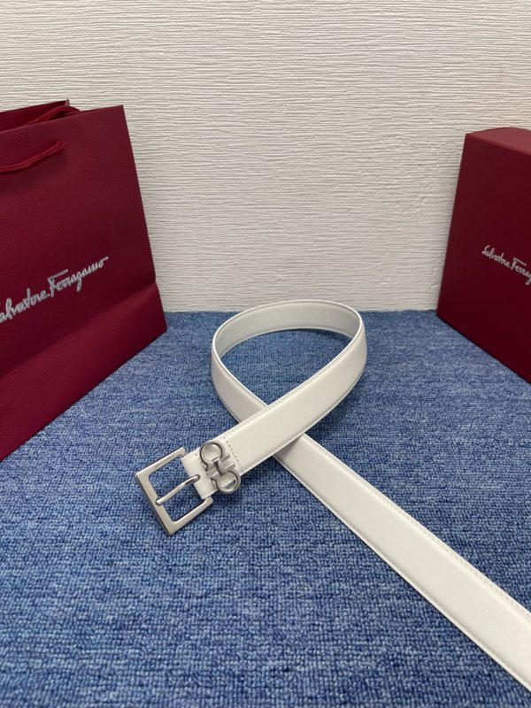 Ferragamo cài dây đai phụ nữ Chọn vật liệu cao cấp, da mềm mại và thân thiện