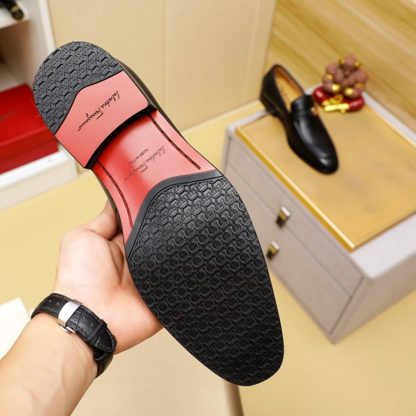 Ferragamo, giày thời trang, sáp, nước bò nhuộm