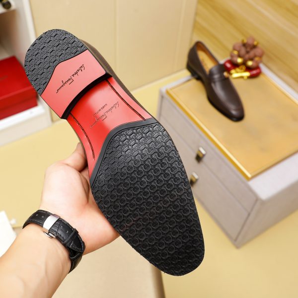 Ferragamo, giày thời trang, sáp, nước bò nhuộm